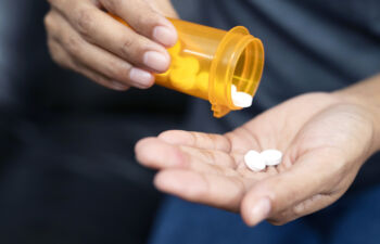 Getty Images-1220131127-pills-in-hand